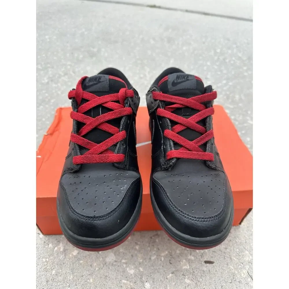 RARE nike dunks nyx black grey red size 7Y